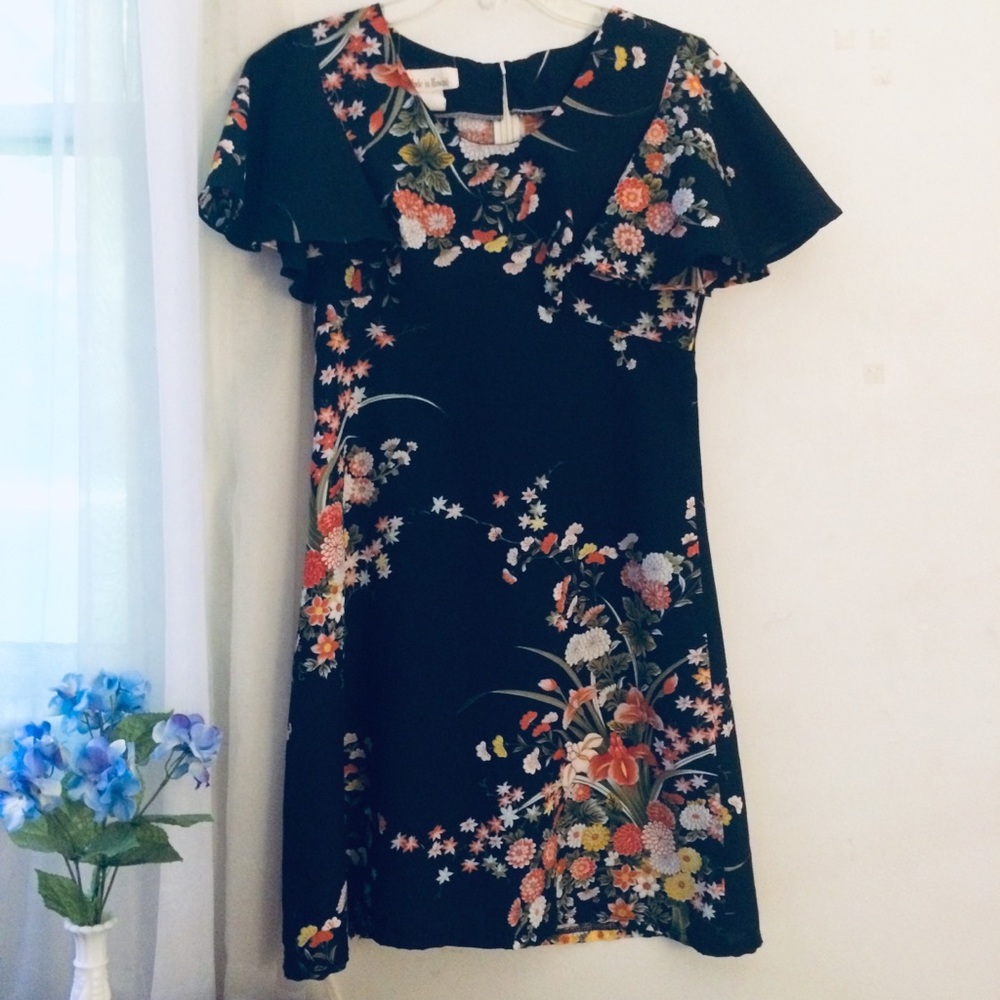 Vintage Hawaiian flutter sleeve floral dress